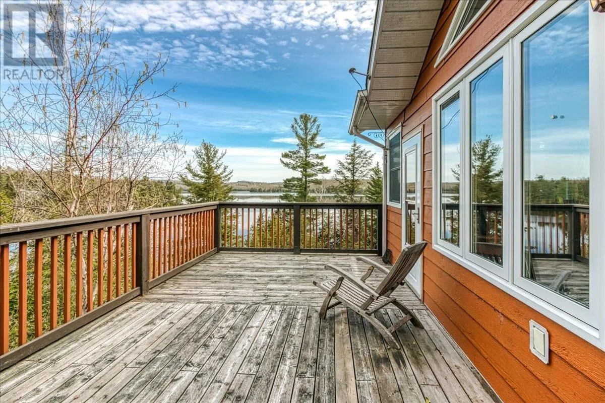 14 EVERGREEN LN