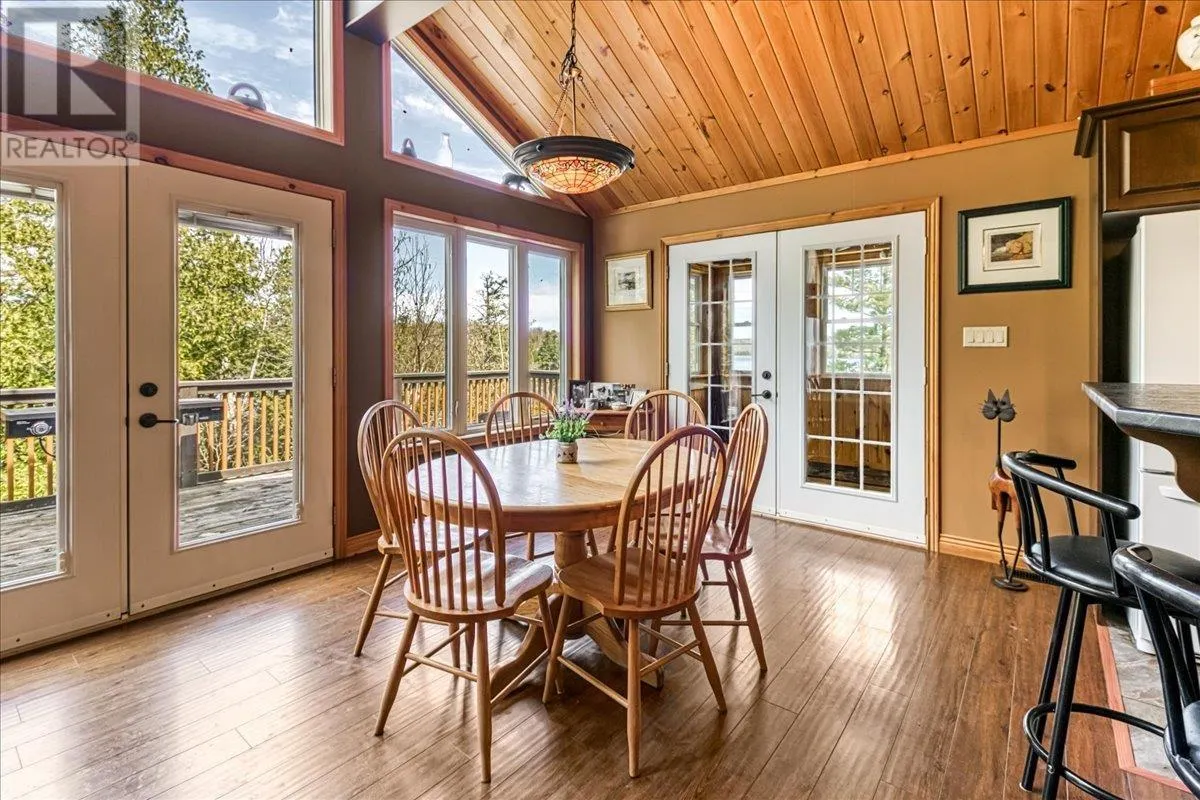 14 EVERGREEN LN