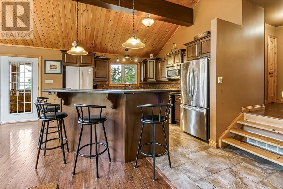 14 EVERGREEN LN