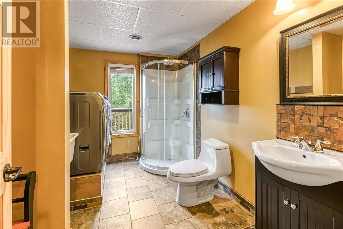 14 EVERGREEN LN