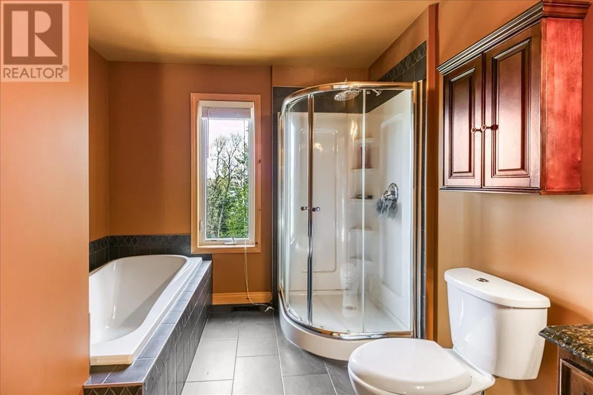14 EVERGREEN LN