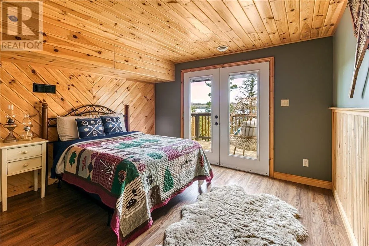 14 EVERGREEN LN