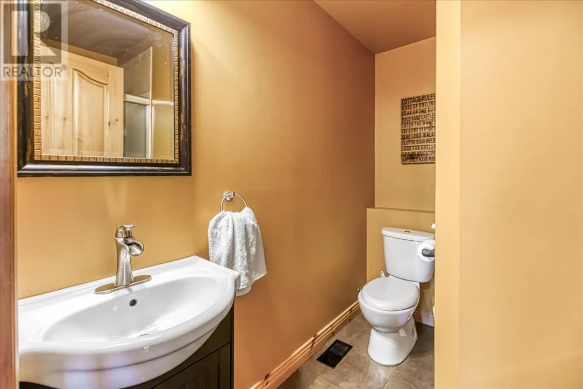 14 EVERGREEN LN