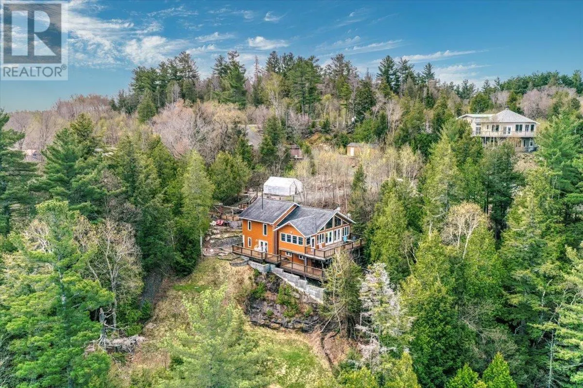 14 EVERGREEN LN