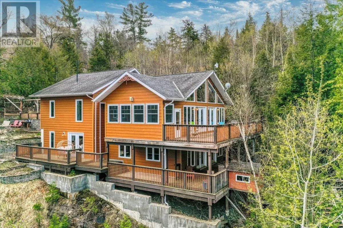 14 EVERGREEN LN