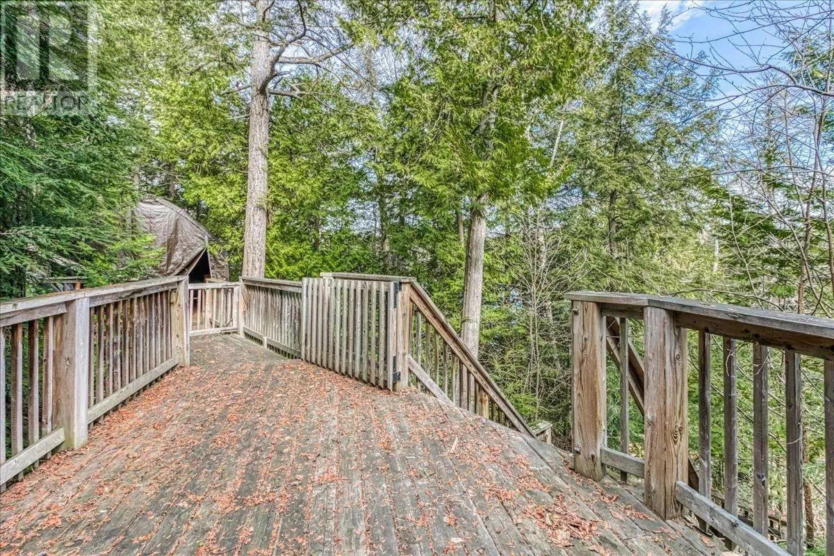 14 EVERGREEN LN