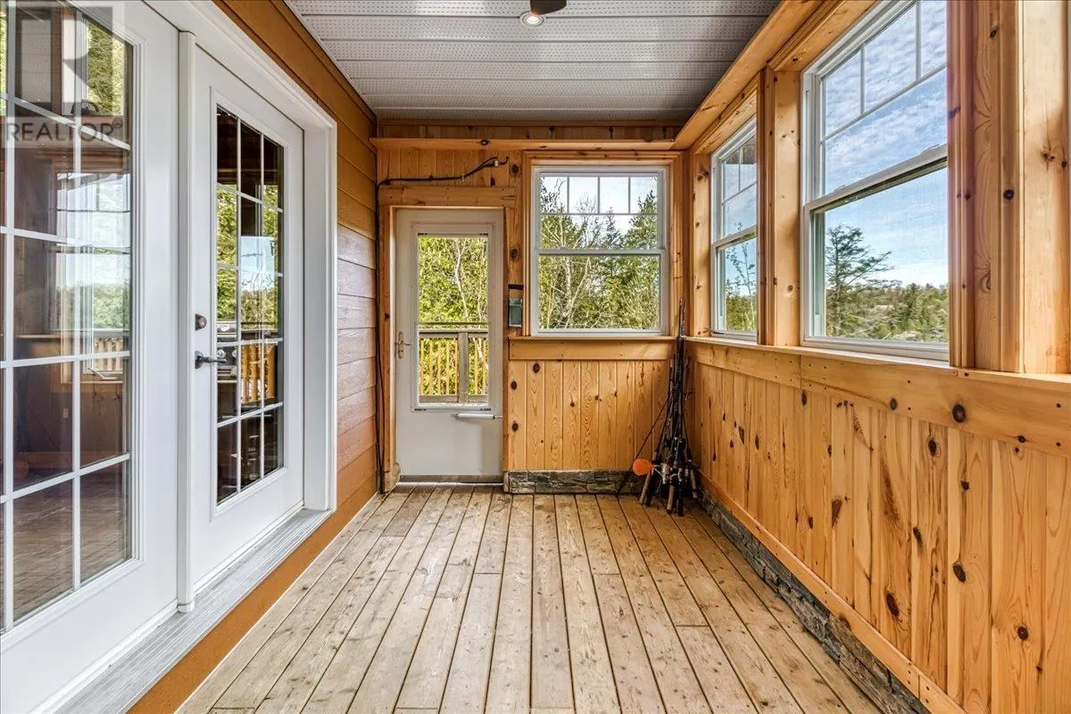 14 EVERGREEN LN