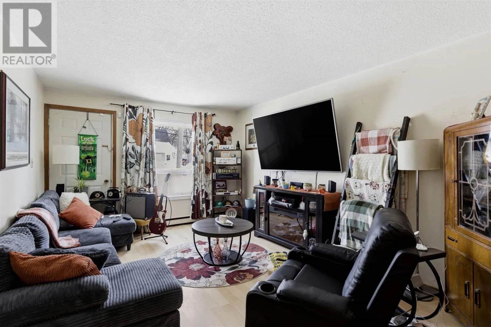 689 Wellington ST