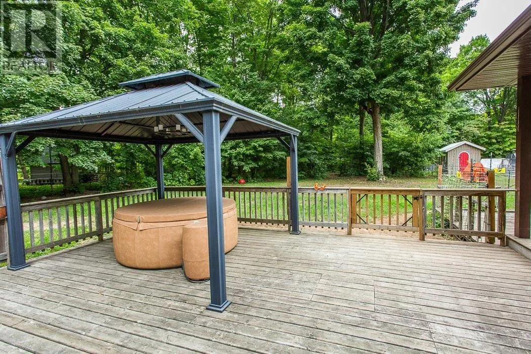 108 McQueen RD