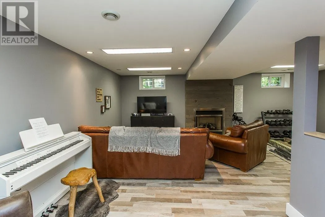 108 McQueen RD