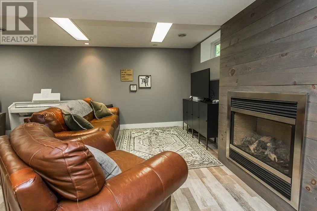 108 McQueen RD