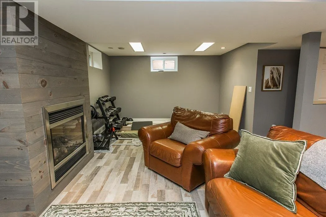 108 McQueen RD