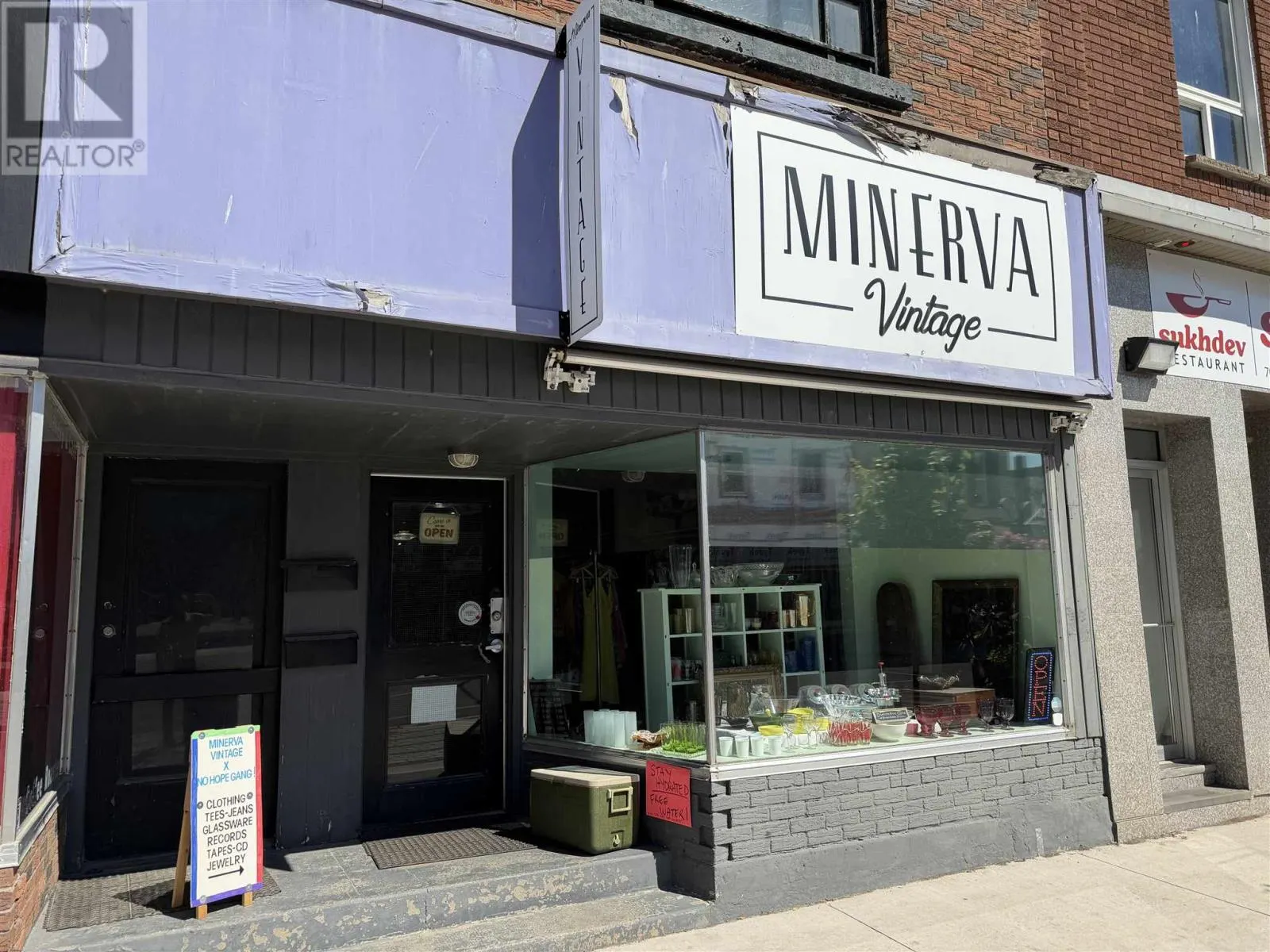 472 Queen ST E
