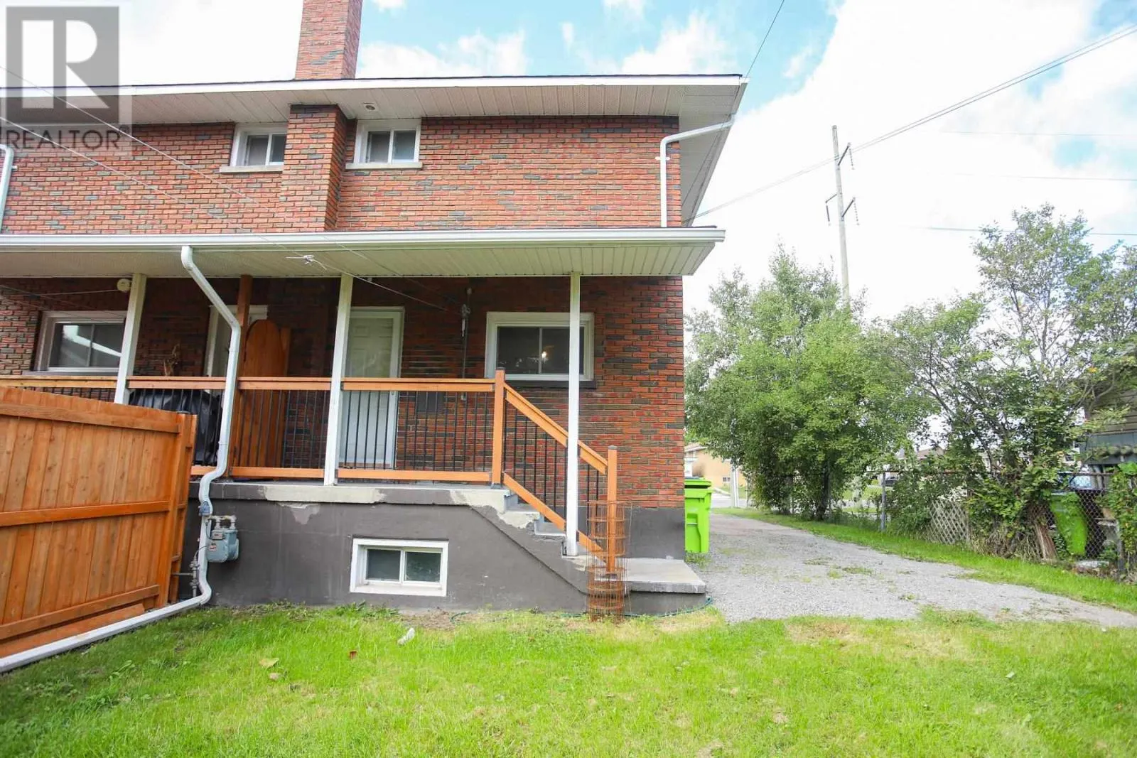 382 Farwell TER