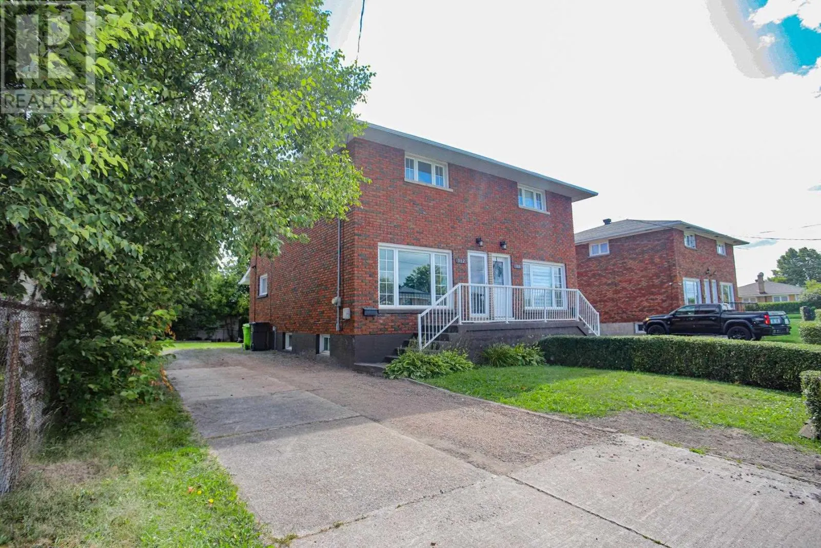 382 Farwell TER