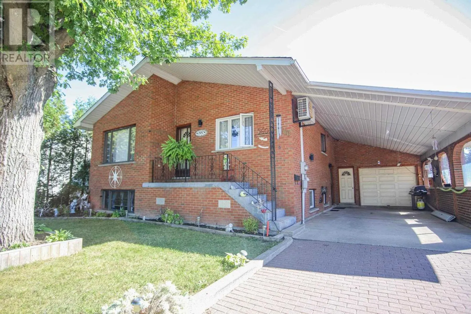 560 Lake ST