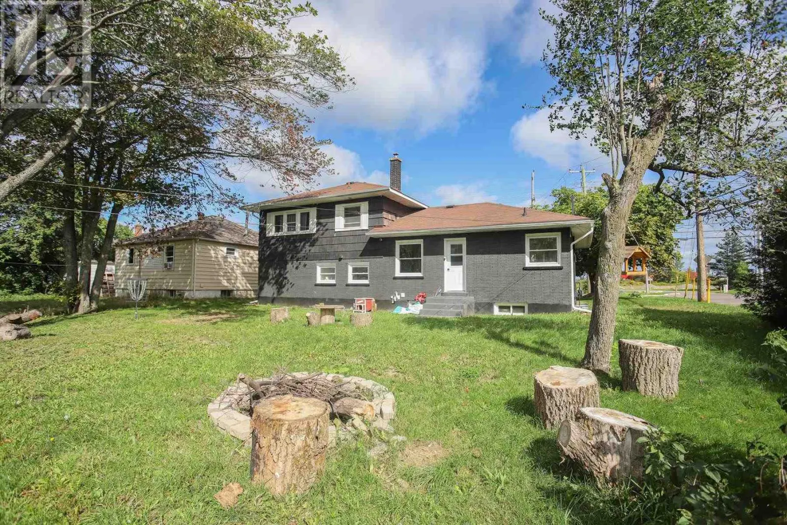 413 Northern AVE