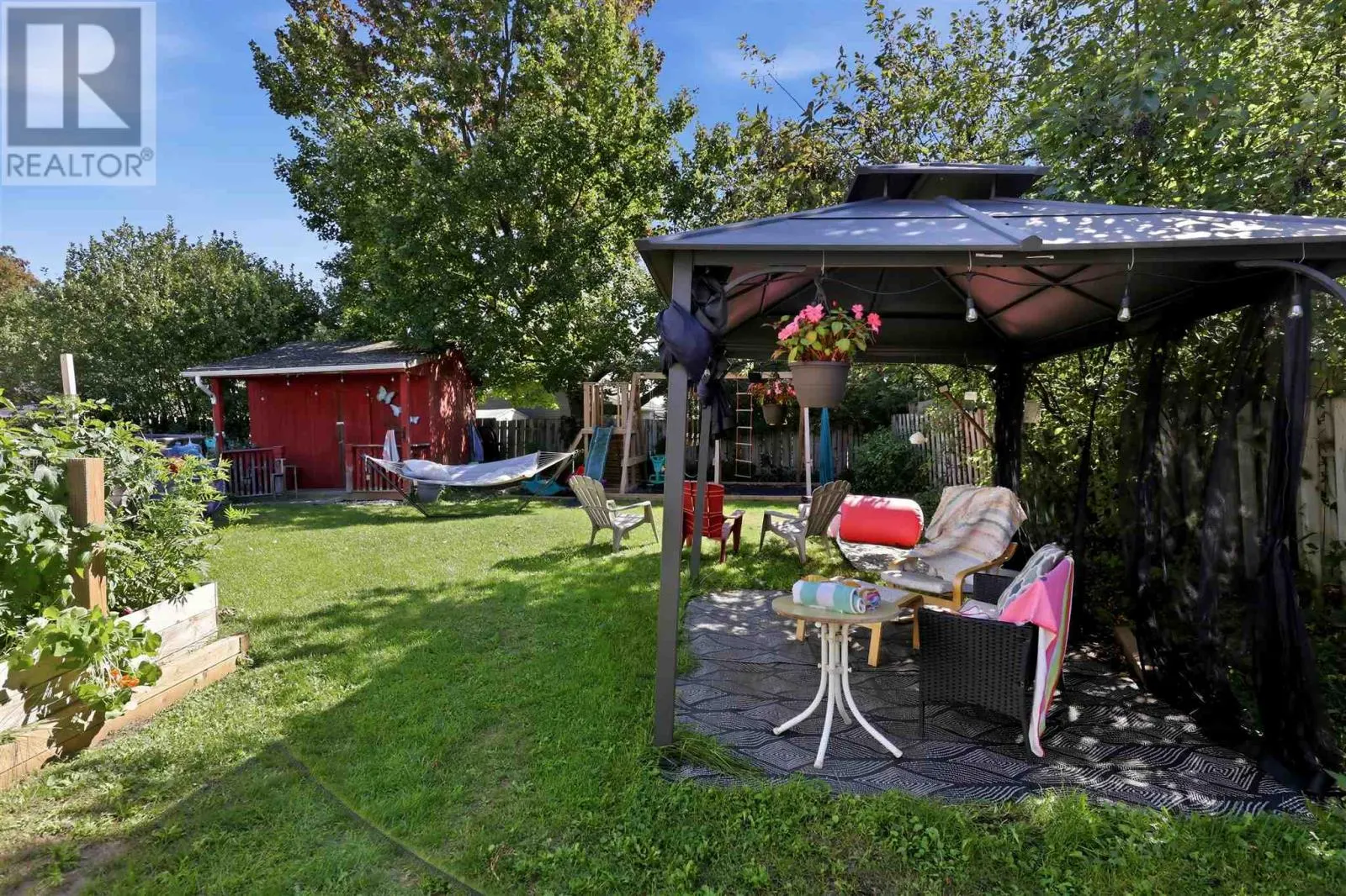 15 Sutton PL