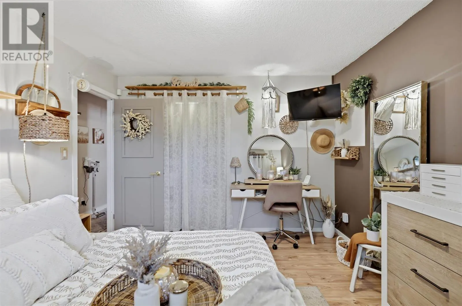 15 Sutton PL