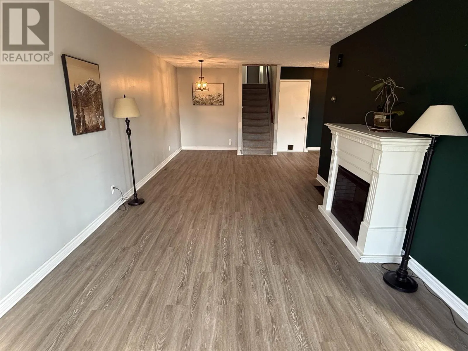 2 FARRELL CRES