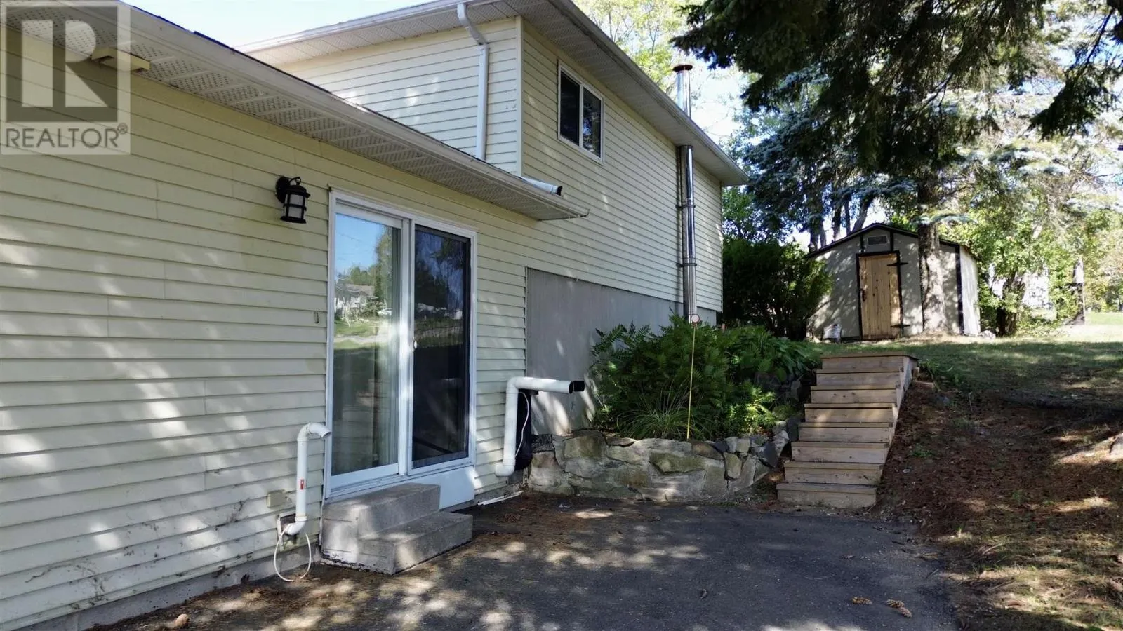 2 FARRELL CRES