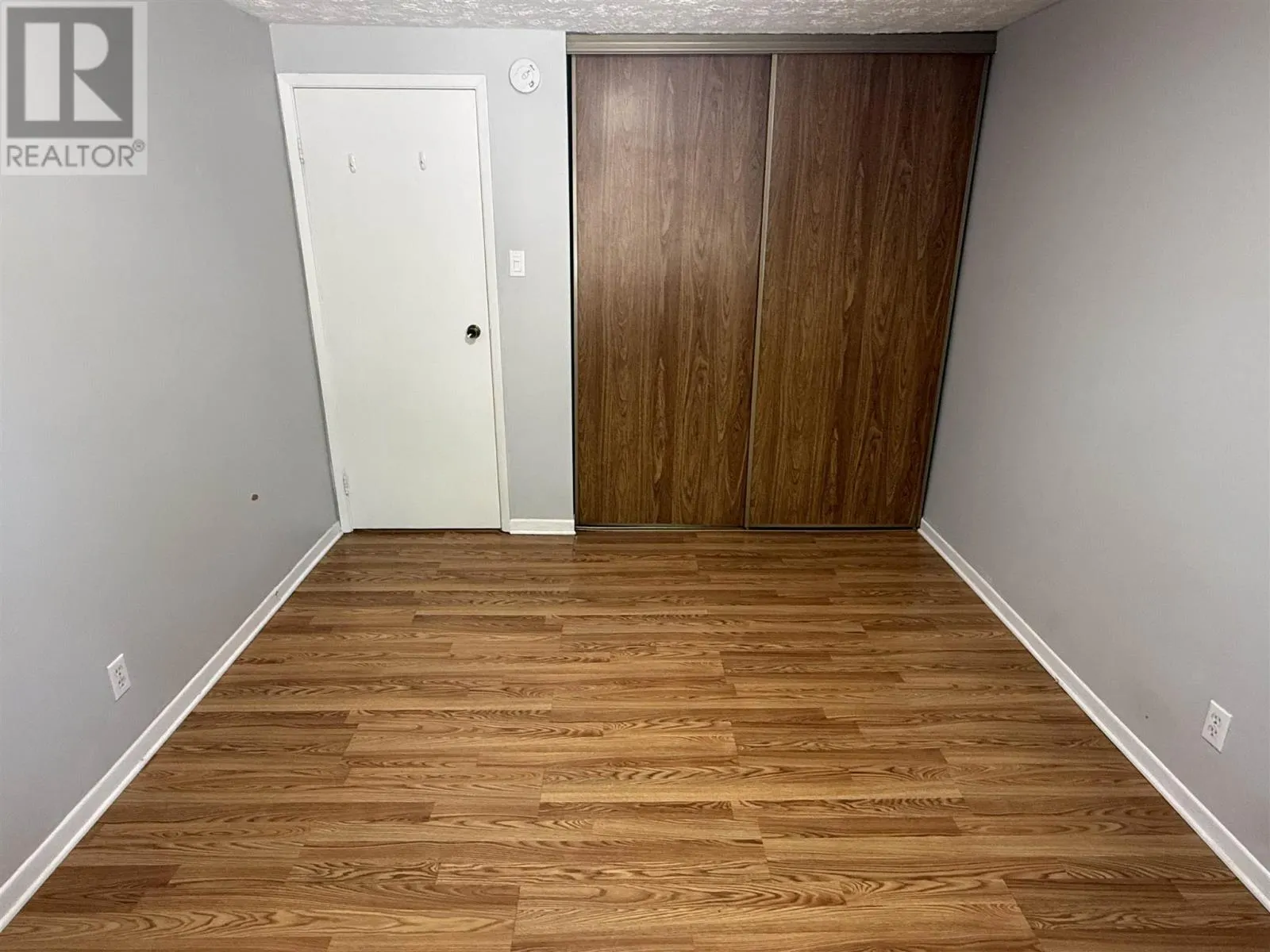 2 FARRELL CRES