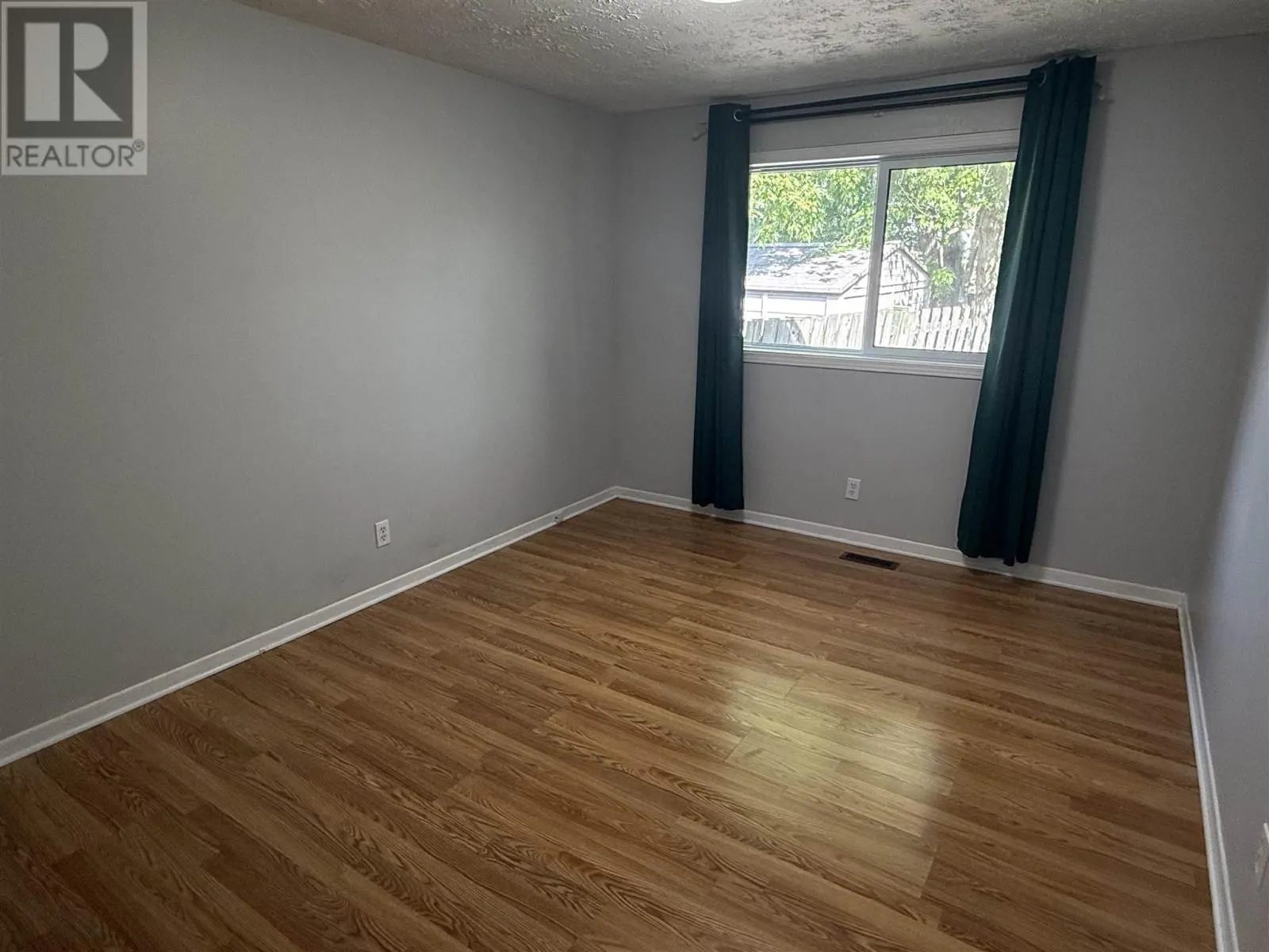 2 FARRELL CRES