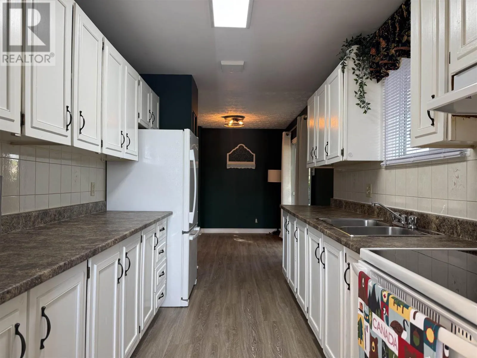 2 FARRELL CRES