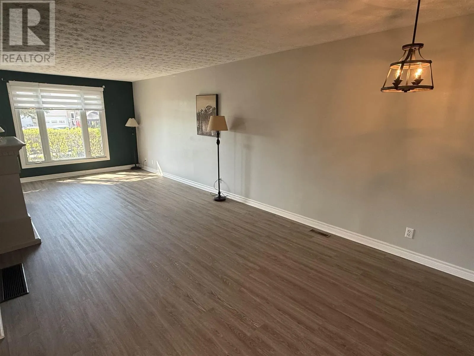 2 FARRELL CRES