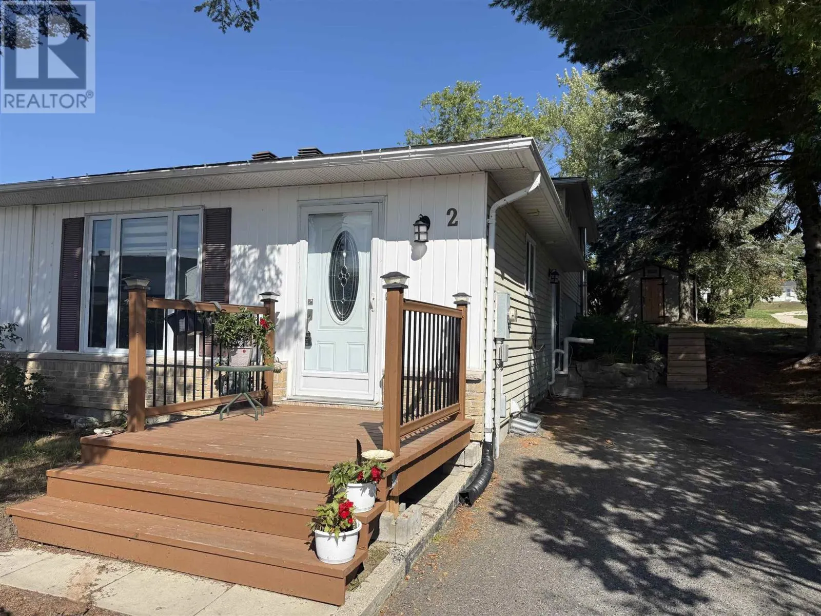 2 FARRELL CRES