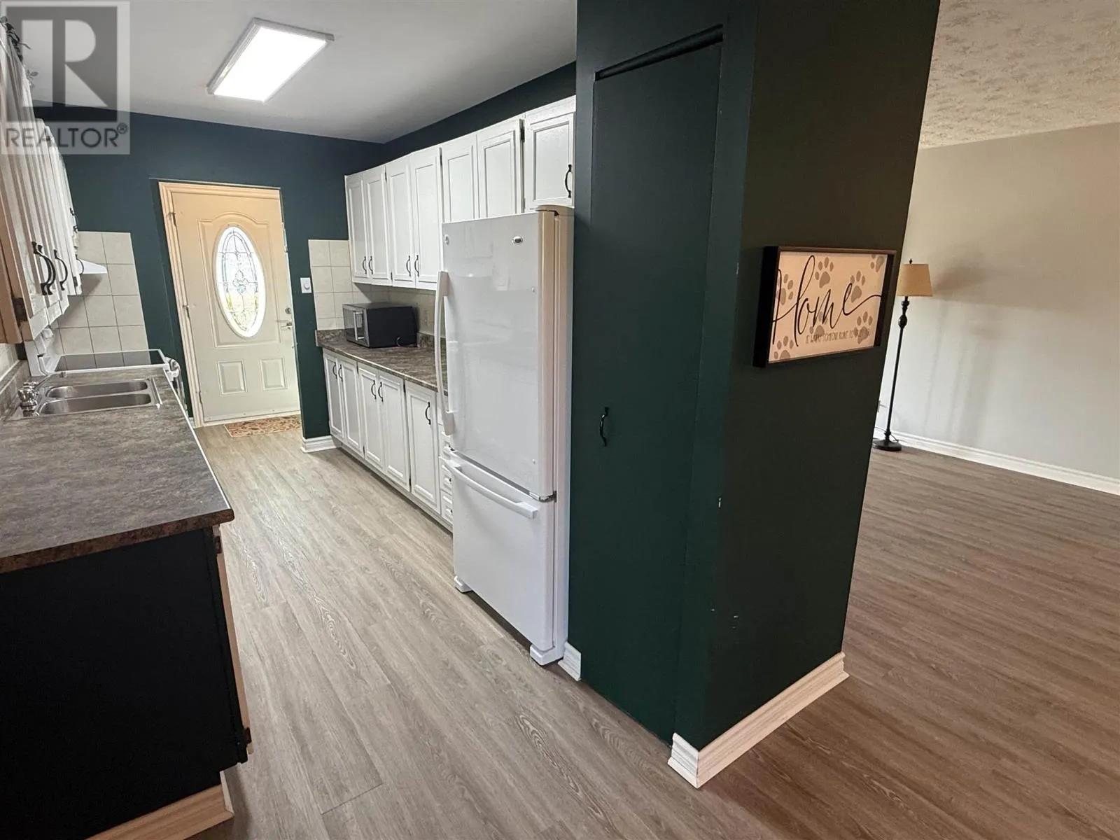 2 FARRELL CRES