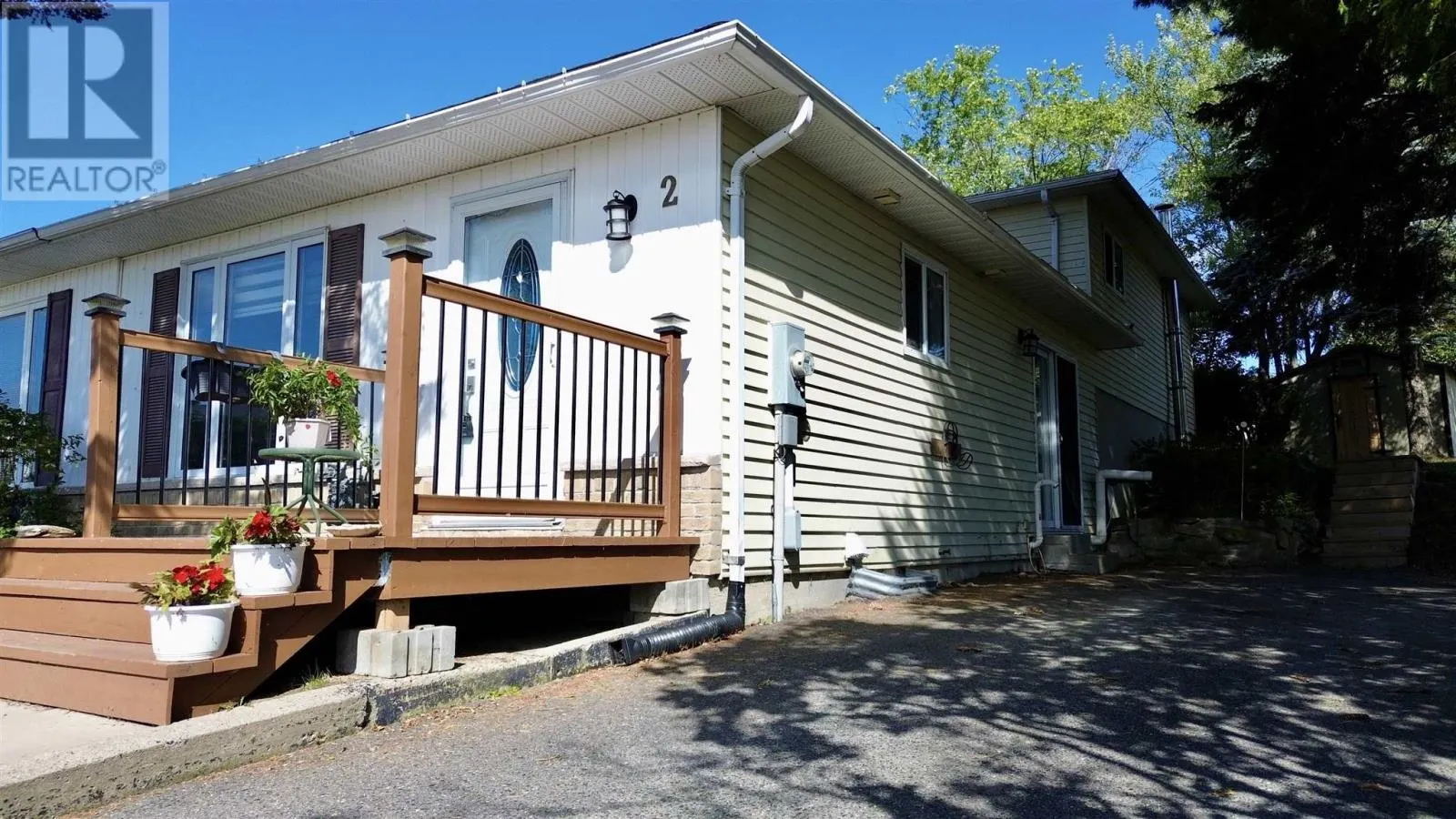 2 FARRELL CRES