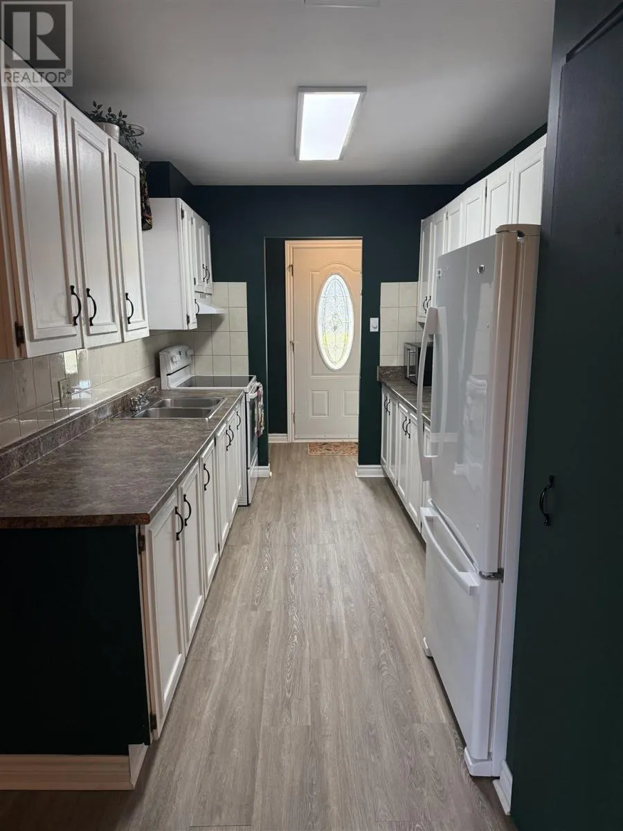 2 FARRELL CRES