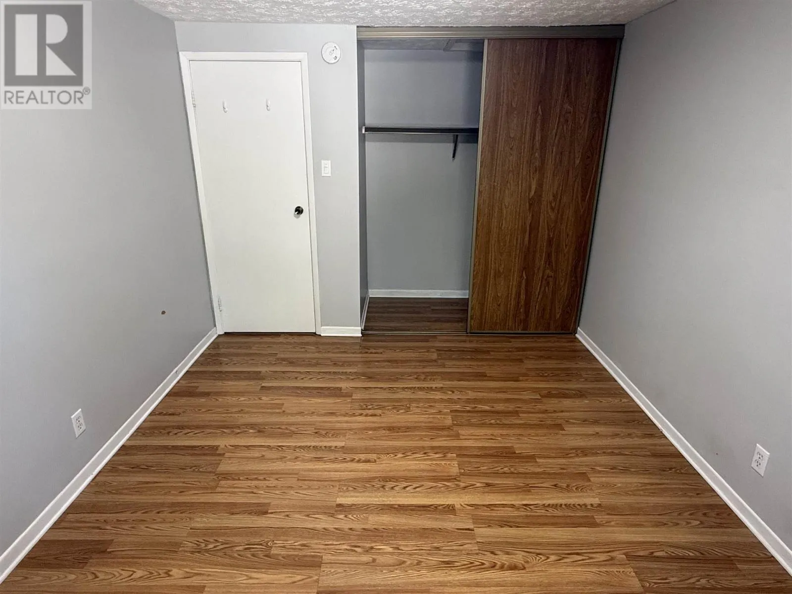 2 FARRELL CRES