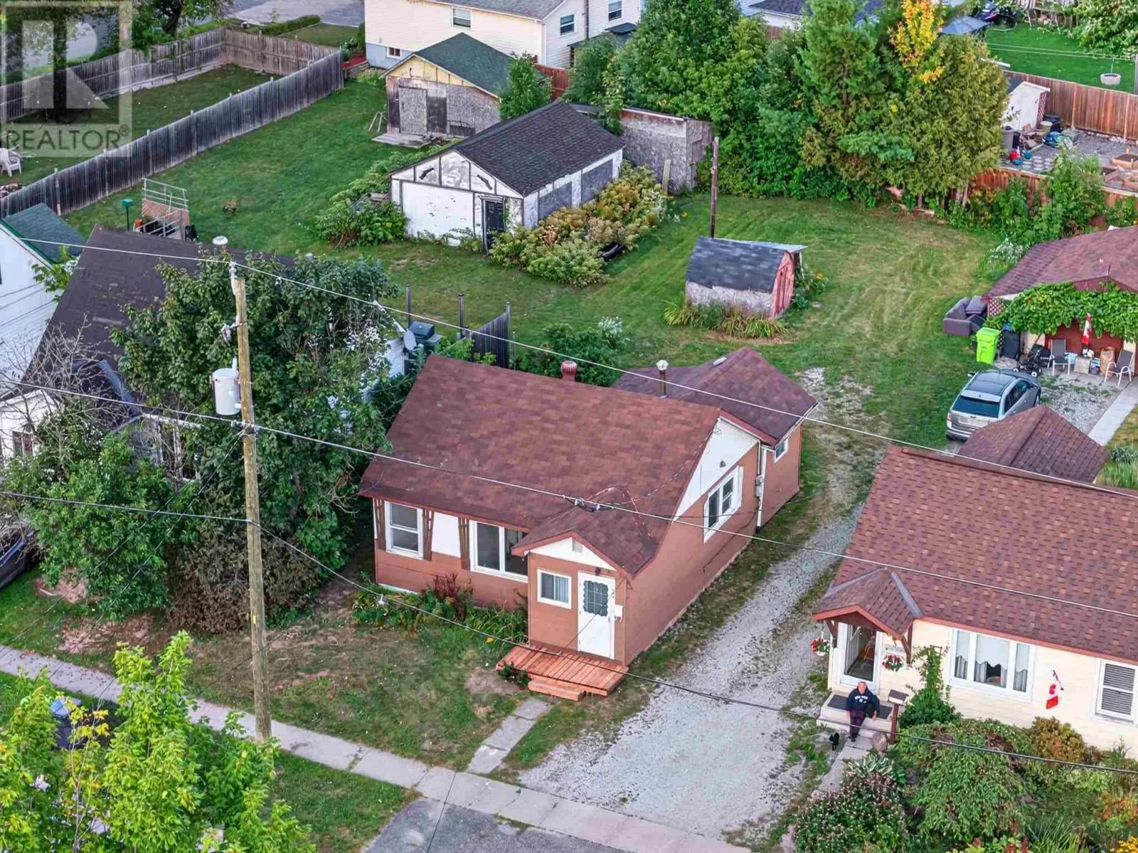 702 Lennox AVE