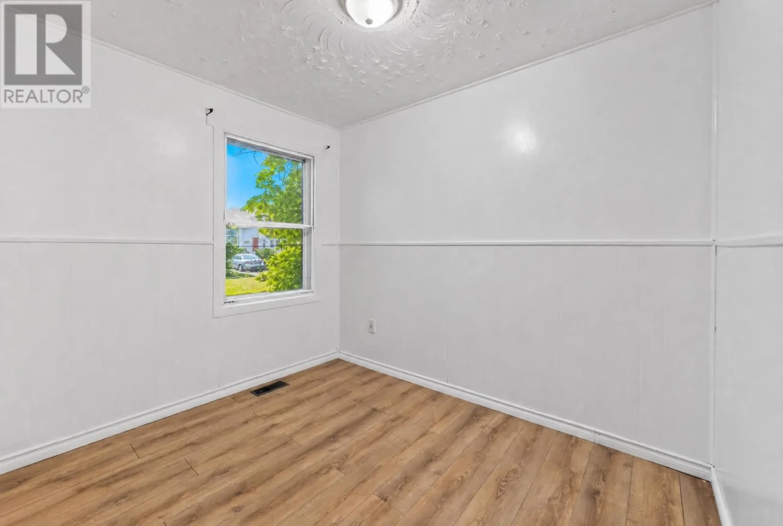 702 Lennox AVE