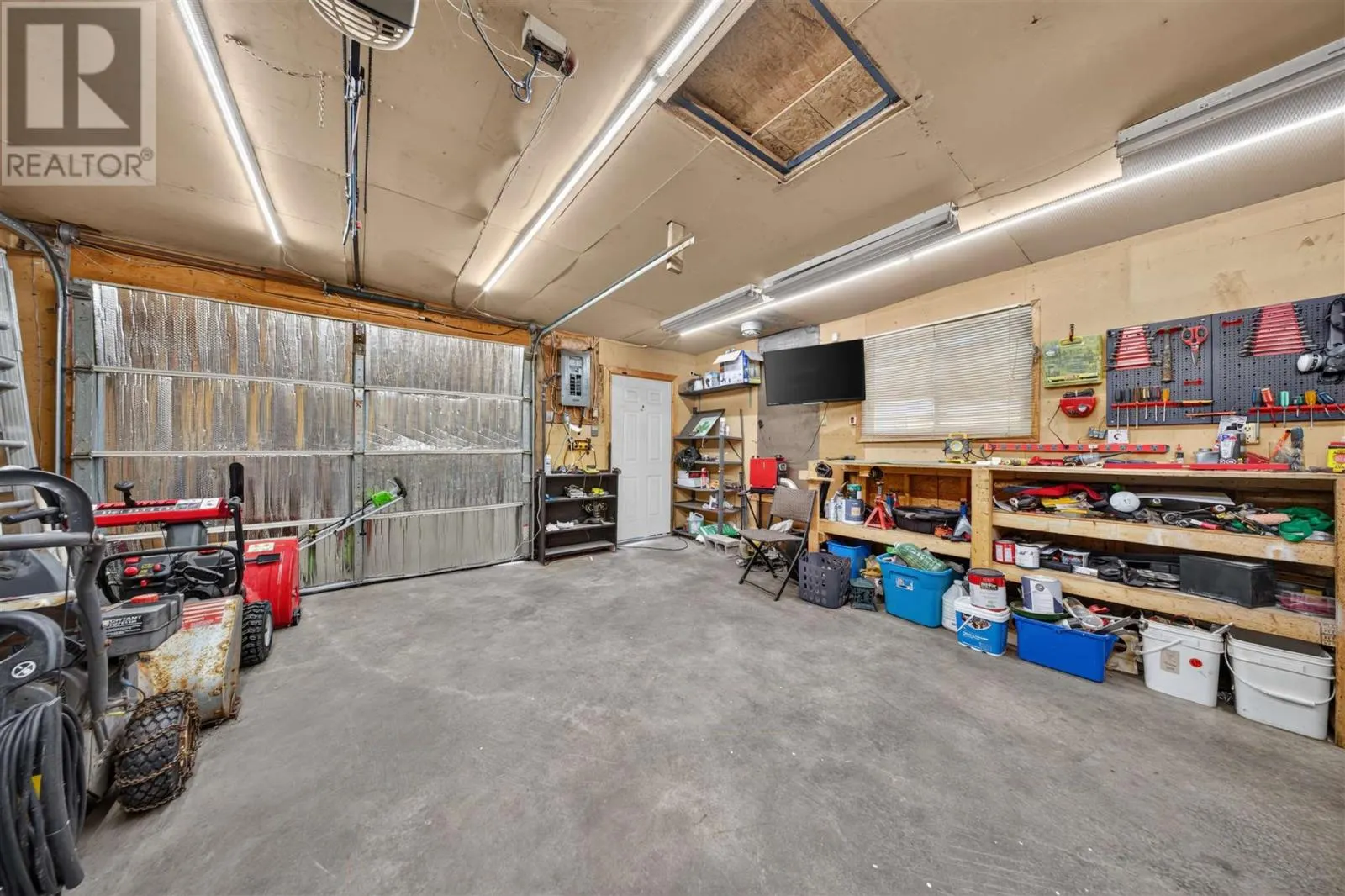 566 Northland RD