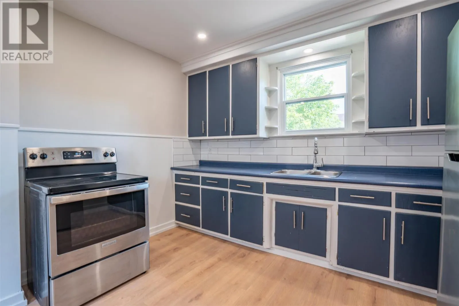216 Goulais AVE