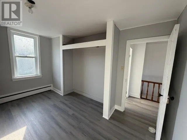 62 Queen ST