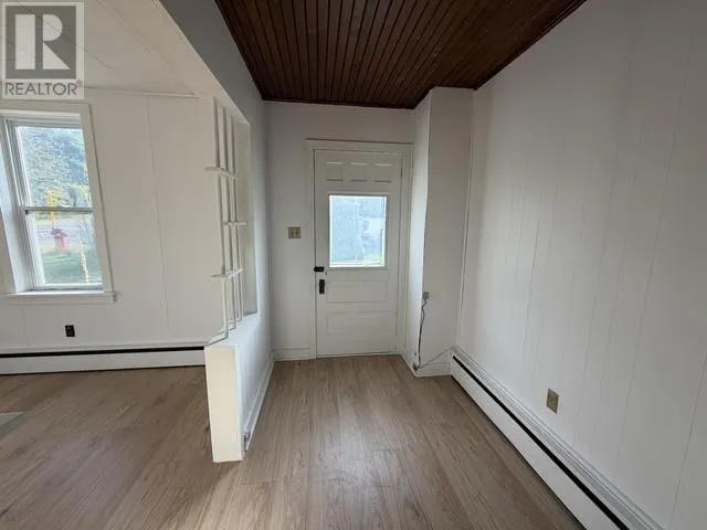 62 Queen ST