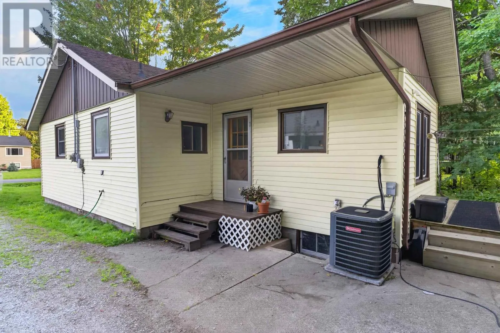 104 Eastern AVE