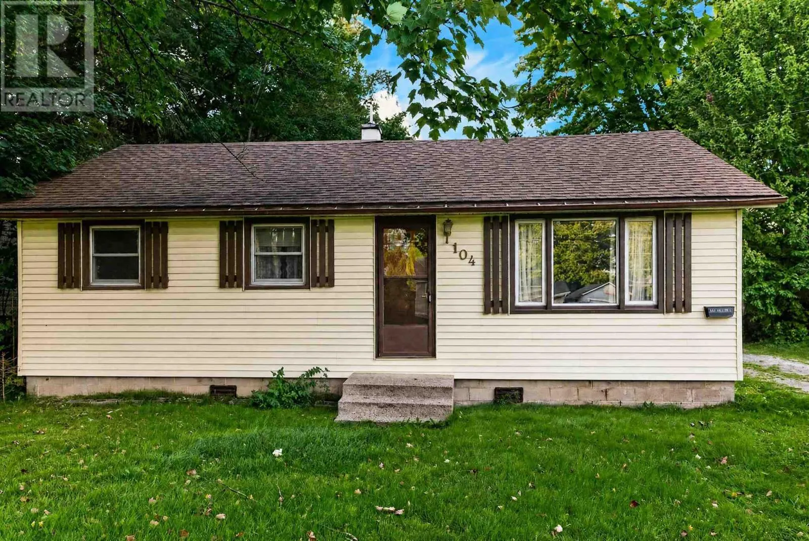 104 Eastern AVE