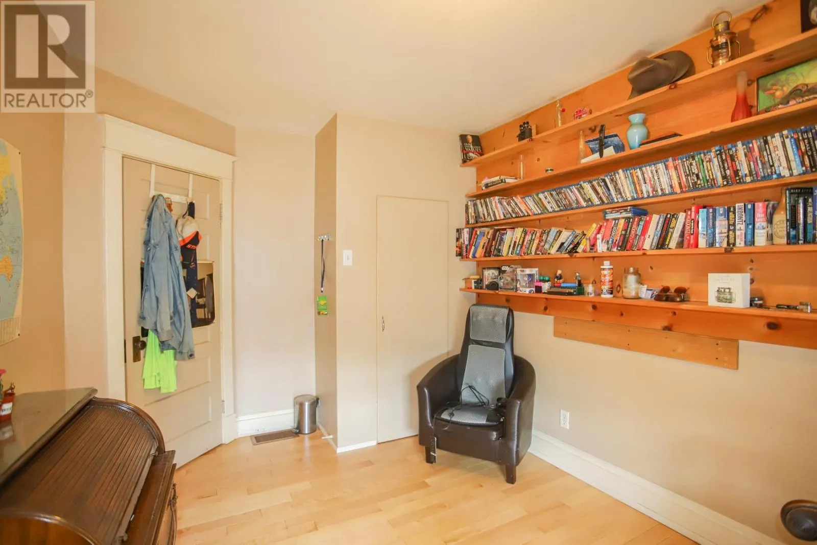 122 Alexandra ST