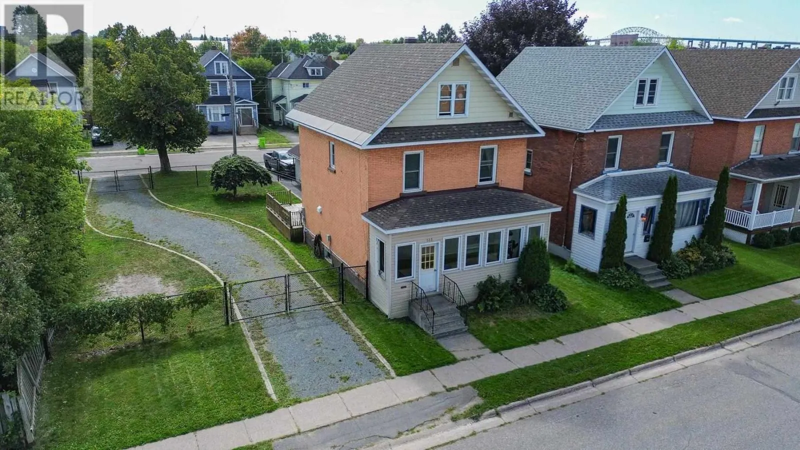 122 Alexandra ST