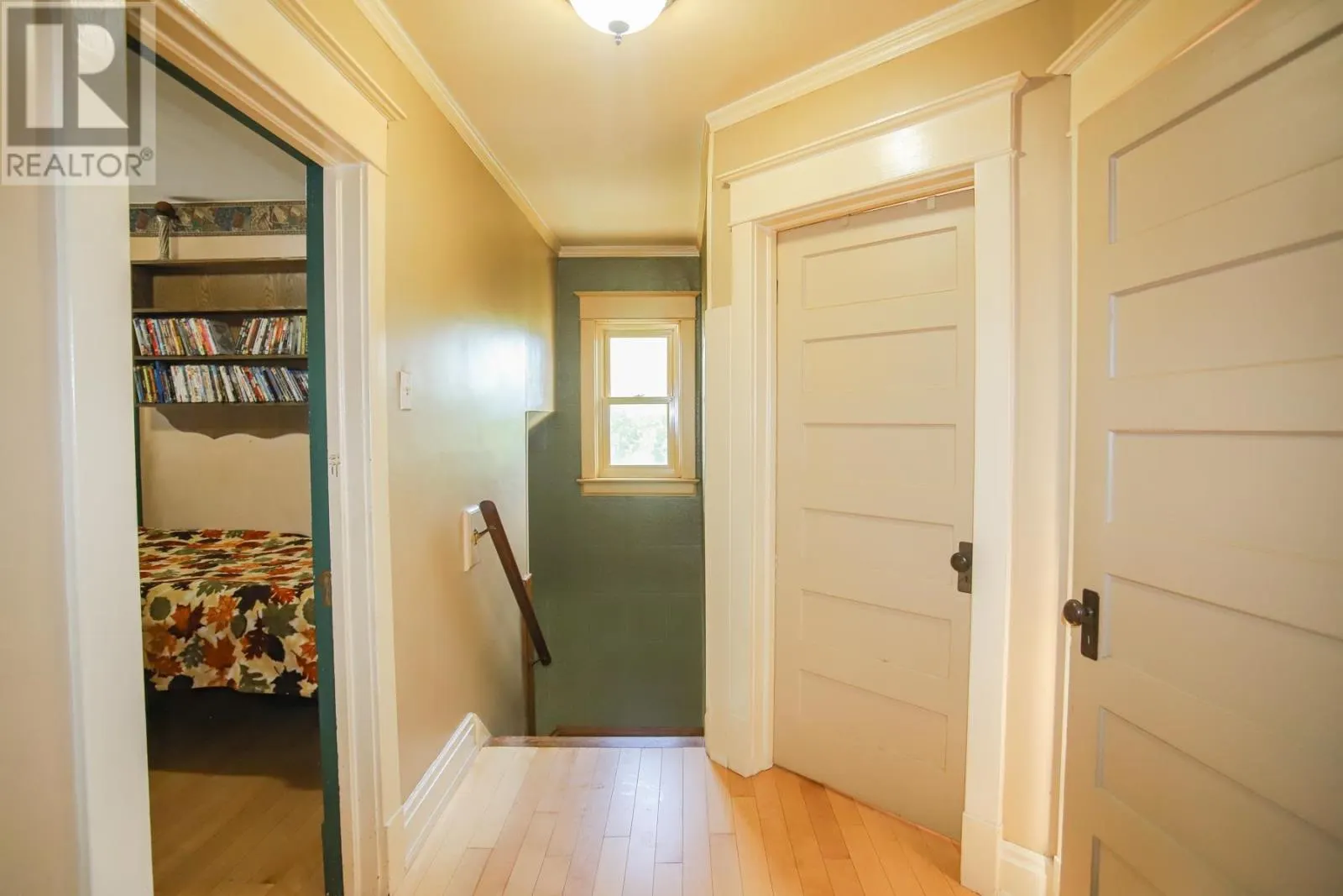122 Alexandra ST