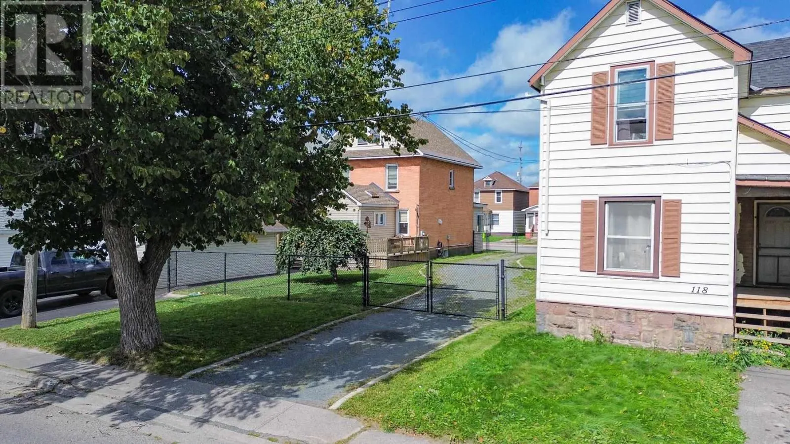 122 Alexandra ST