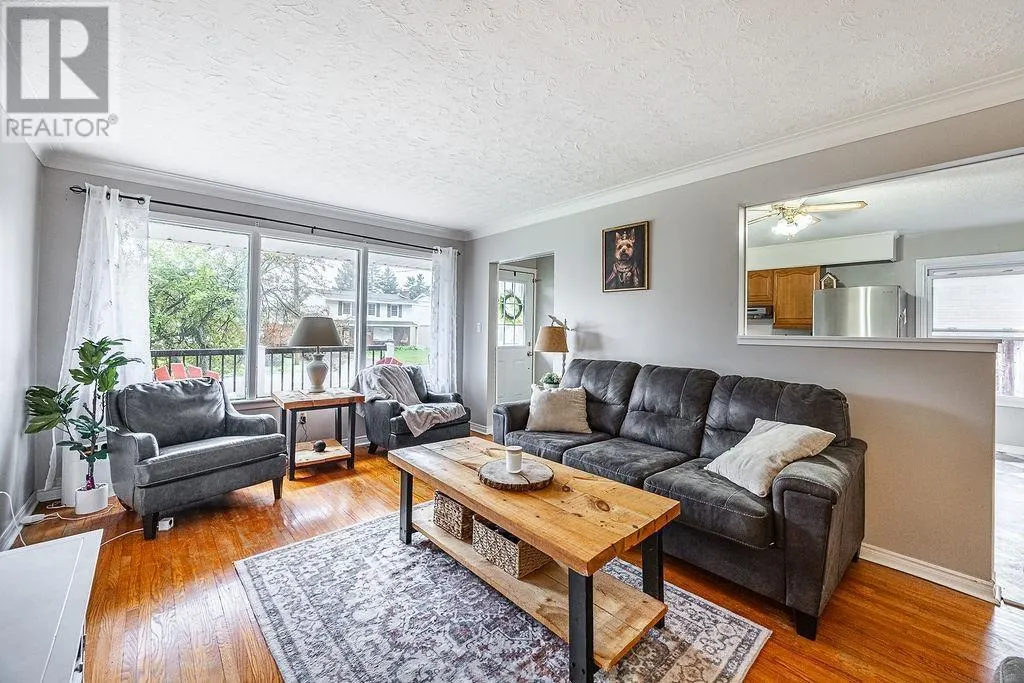 60 Hussey ST