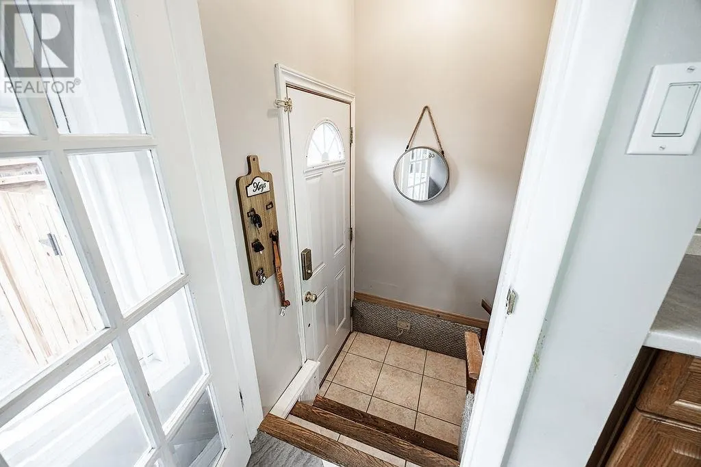 60 Hussey ST