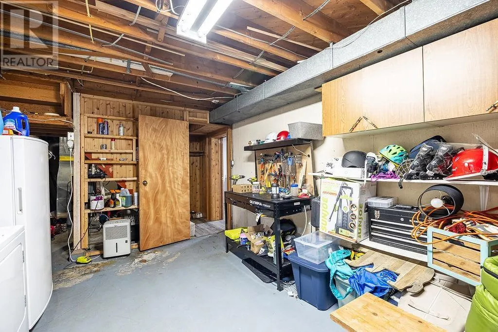 60 Hussey ST