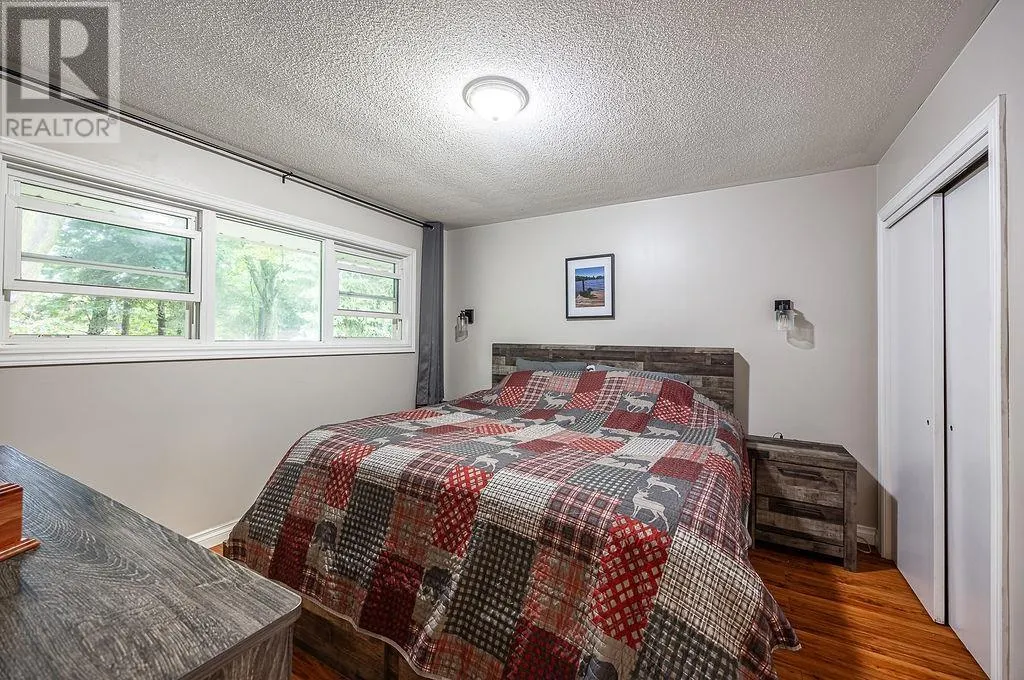 60 Hussey ST